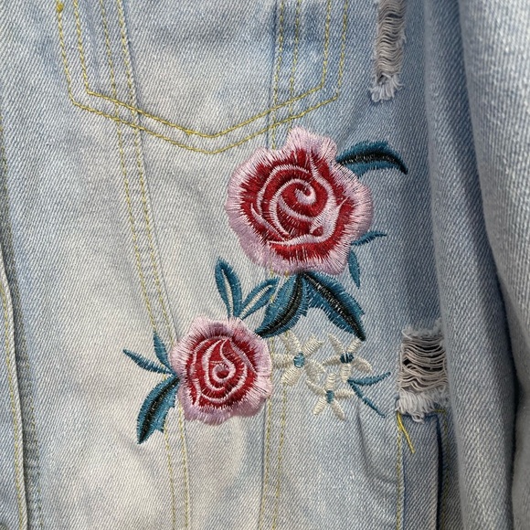 Cavalini Distressed Light Wash Denim Jacket, Floral Embroidery, Women’s Medium - Picture 4 of 8